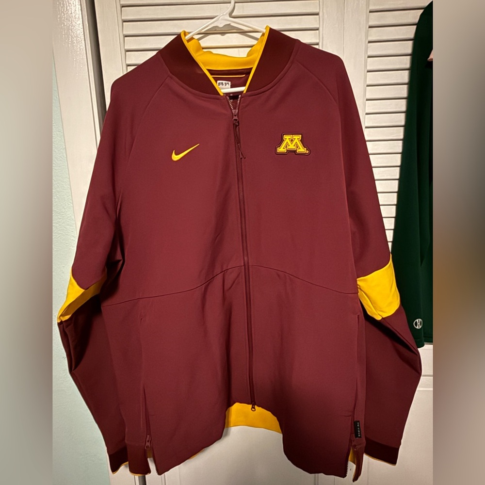 authentic Minnesota baseball men’s Nike Burgundy &good  on field Jacket! Size Xl